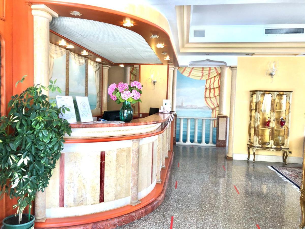 Hotel Margherita Lido di Jesolo Exteriör bild